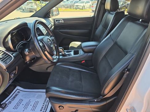 Used 2019 Jeep Grand Cherokee Altitude AWD/4WD image 9