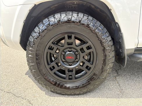 Used 2021 Toyota 4Runner TRD Off-Road Premium w/ Moonroof Package image 22