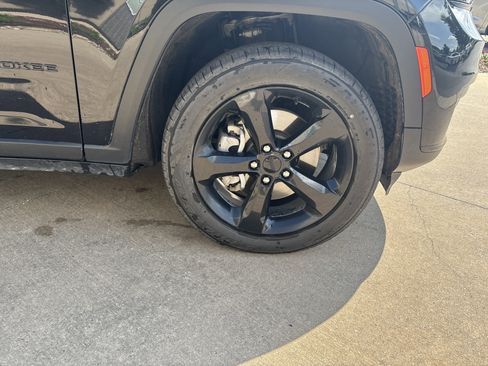 Used 2021 Jeep Grand Cherokee L Laredo AWD/4WD image 13