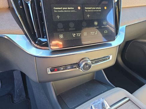 New 2026 Volvo XC90 B6 Plus w/ Protection Package Premier image 16