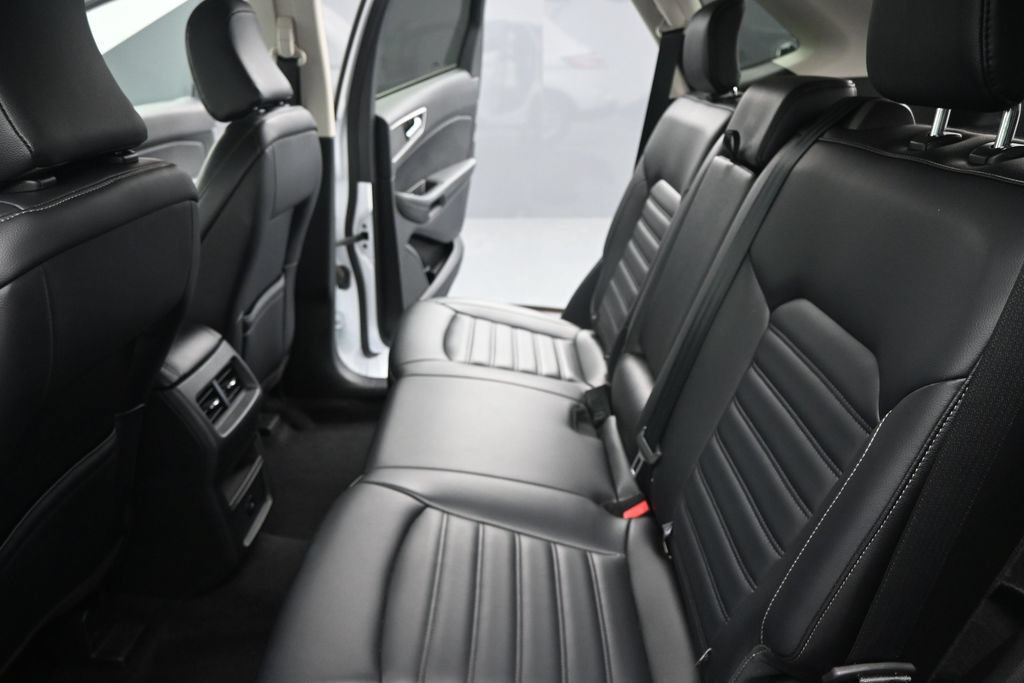 Used 2024 Ford Edge SEL AWD/4WD image 16