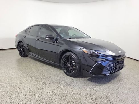 Used 2026 Toyota Camry SE FWD image 4