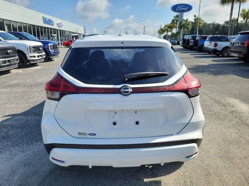 Used 2024 Nissan Kicks S FWD image 7