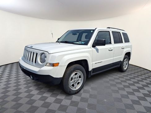 Used 2016 Jeep Patriot Sport w/ Power Value Group AWD/4WD image 3