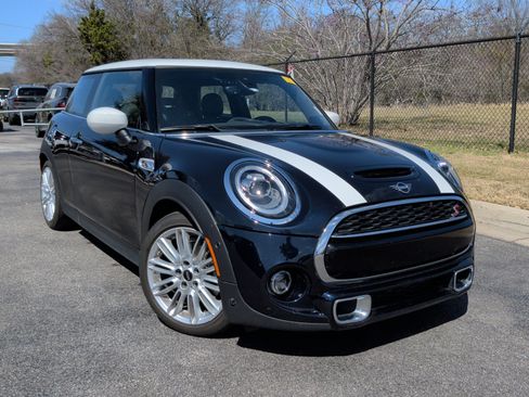 Used 2021 MINI Cooper S w/ Driver Assistance Package image 2