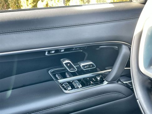 New 2026 Land Rover Range Rover Long Wheelbase SE image 21