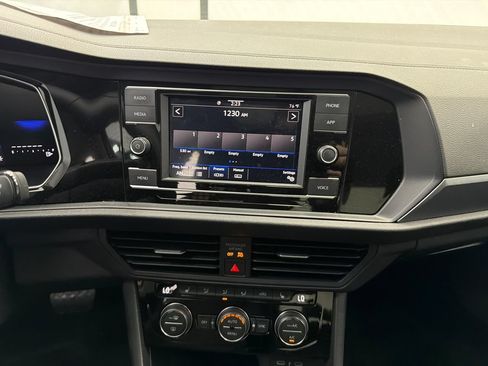 Used 2024 Volkswagen Jetta SE FWD image 27