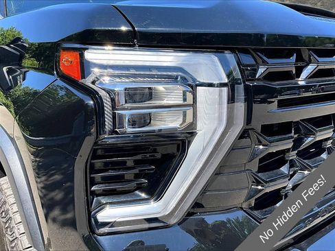 Used 2024 Chevrolet Silverado 2500 ZR2 w/ Technology Package AWD/4WD image 28