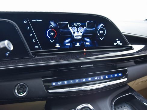 Used 2023 Cadillac Escalade Premium Luxury w/ Performance Package image 23