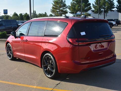 New 2027 Chrysler Pacifica Limited w/ Family Tech Group FWD image 9