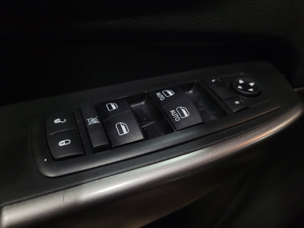 Used 2019 Jeep Cherokee Latitude Plus w/ Cold Weather Group AWD/4WD image 27