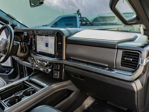 Used 2024 Ford F250 Platinum w/ FX4 Off-Road Package AWD/4WD image 18