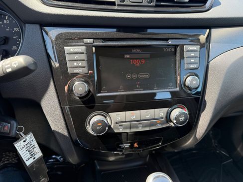 Used 2020 Nissan Rogue Sport S FWD image 12