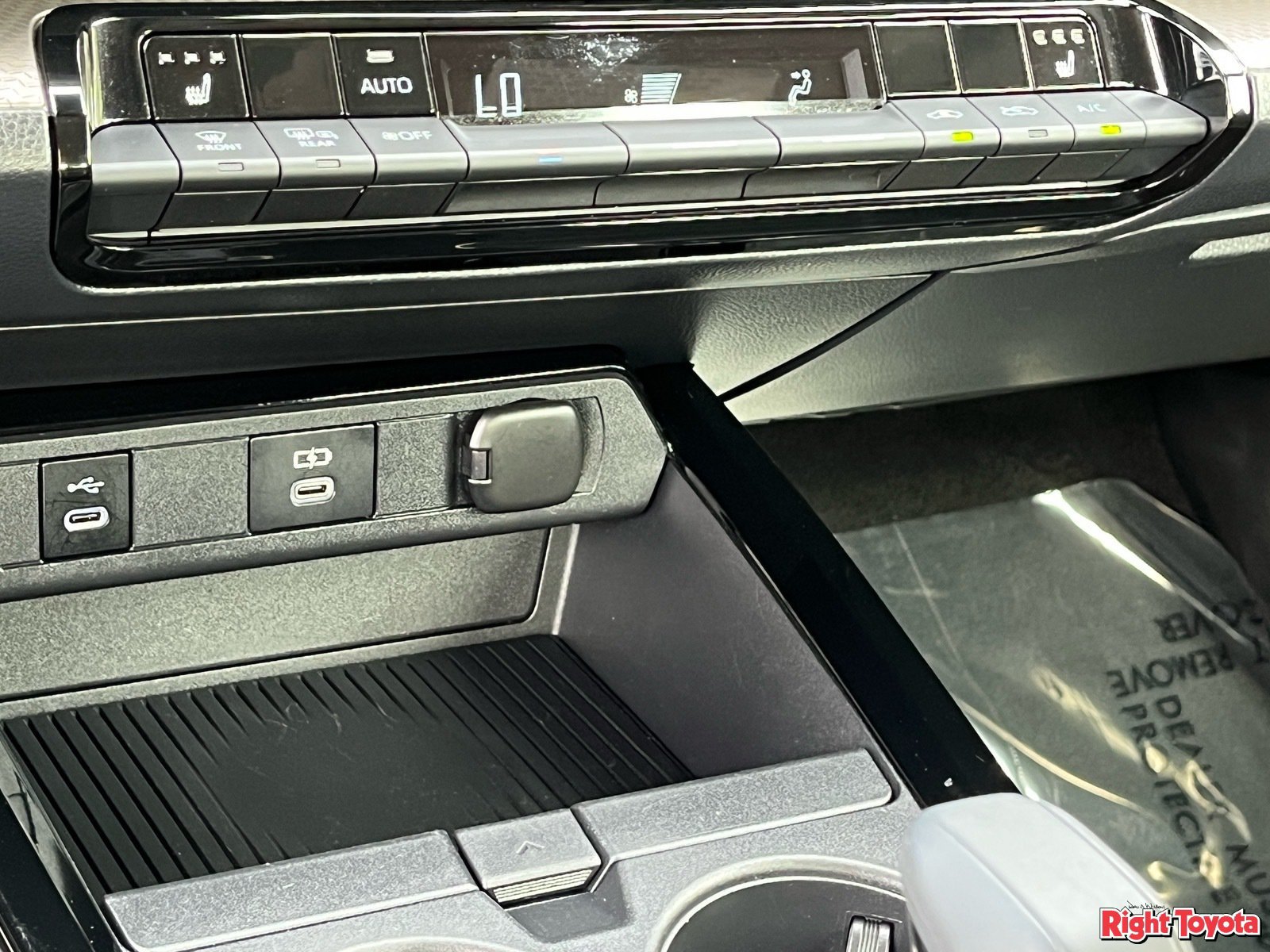 Certified 2024 Toyota Prius XLE FWD image 29