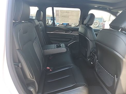 New 2026 Jeep Grand Cherokee Limited w/ Limited Altitude Package AWD/4WD image 36