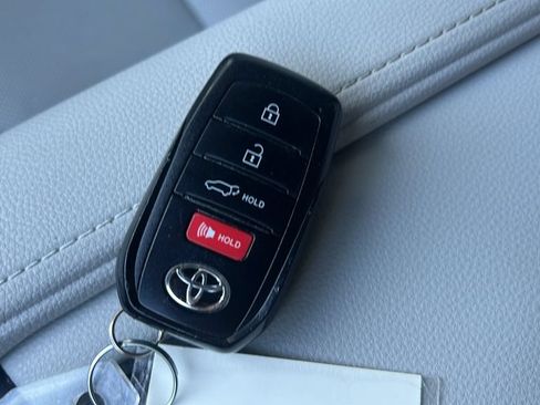 Used 2024 Toyota Grand Highlander AWD image 25