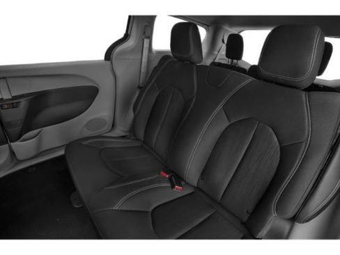 Used 2020 Chrysler Voyager Lxi FWD image 16