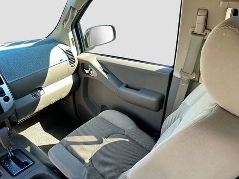 Used 2012 Nissan Frontier SV RWD image 5