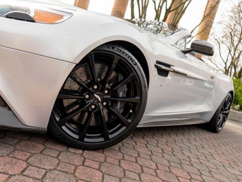 Used 2016 Aston Martin Vanquish Volante image 42