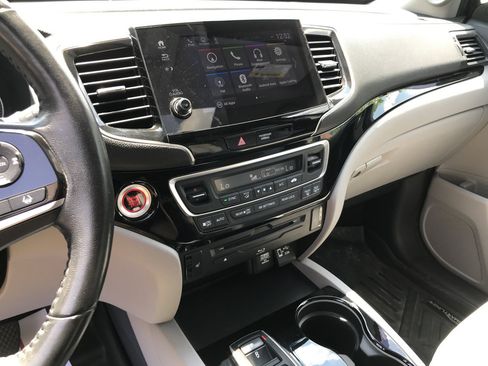 Used 2021 Honda Pilot Touring image 17