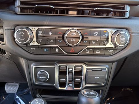 Used 2024 Jeep Wrangler High Altitude AWD/4WD image 26