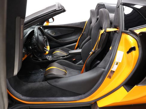 Used 2019 McLaren 570S Spider RWD image 13