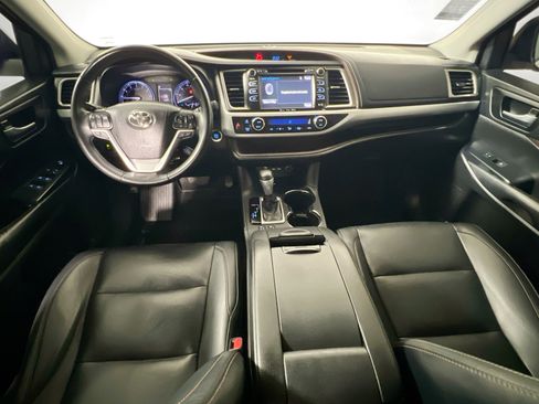 Used 2019 Toyota Highlander XLE FWD image 29