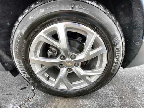 Used 2021 Chevrolet Equinox LT FWD image 32