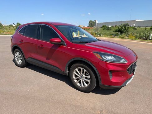 Used 2020 Ford Escape SE FWD image 3