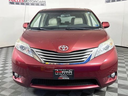 Used 2011 Toyota Sienna XLE FWD image 2