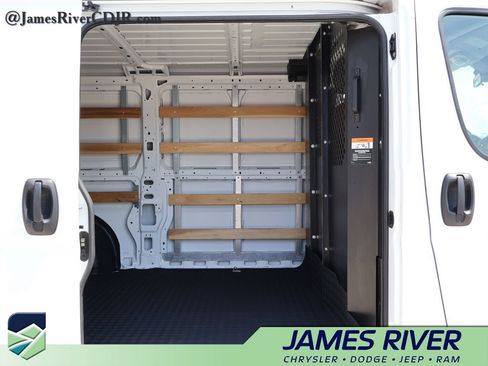 Used 2025 RAM ProMaster 2500 w/ U-Haul Equipment Group FWD image 10