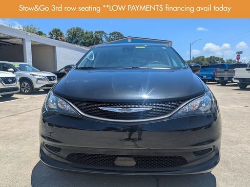 Used 2023 Chrysler Voyager LX FWD image 9