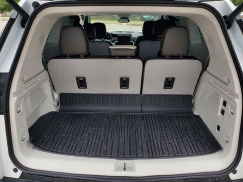 Certified 2025 GMC Acadia Denali FWD image 12