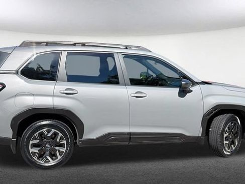 Used 2025 Subaru Forester Premium AWD/4WD image 17