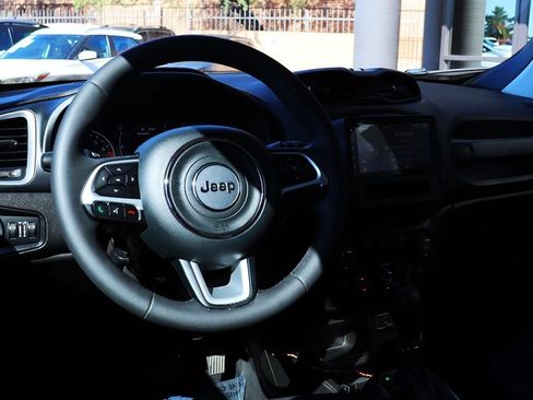 Used 2020 Jeep Renegade Latitude w/ Popular Equipment Group FWD image 35