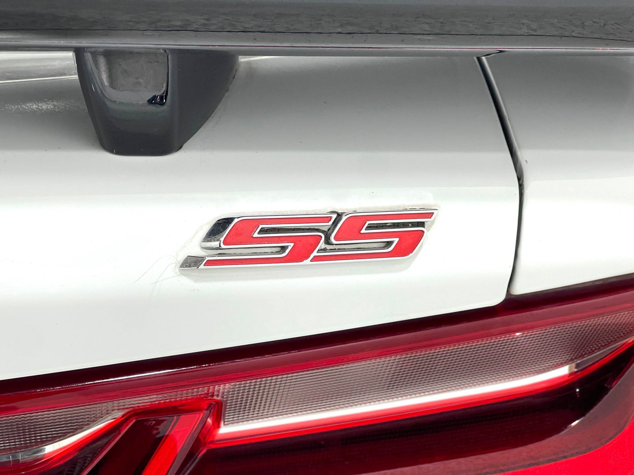 Used 2018 Chevrolet Camaro SS RWD image 37