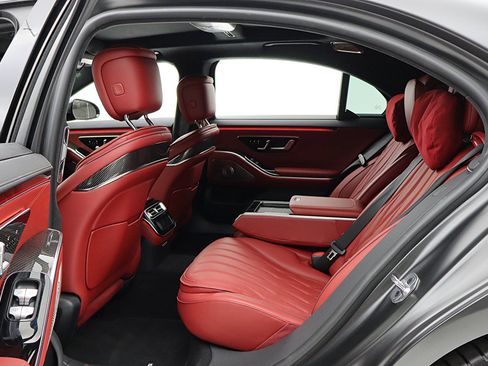 Used 2025 Mercedes-Benz S 63 AMG S image 38