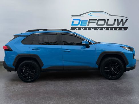 Used 2020 Toyota RAV4 Adventure AWD/4WD image 2