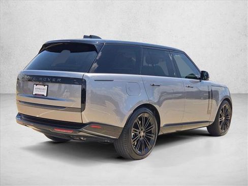 Used 2025 Land Rover Range Rover SE AWD/4WD image 5