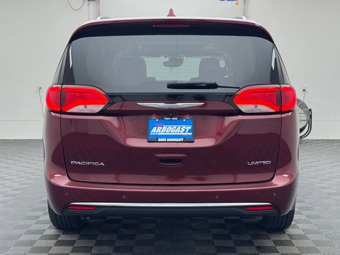 Used 2017 Chrysler Pacifica Limited FWD image 12