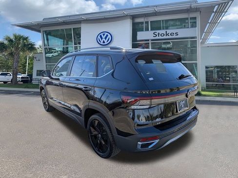 New 2026 Volkswagen Taos SE FWD image 6