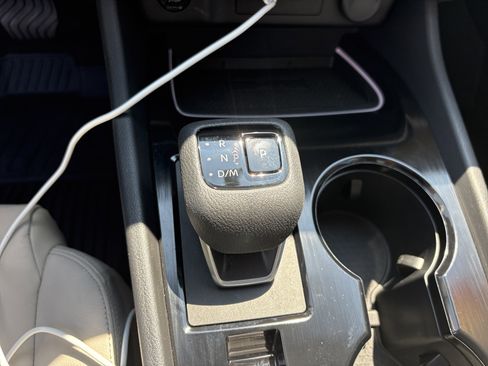 Used 2025 Nissan Rogue SL w/ SL Premium Package image 33