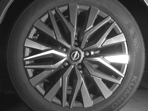 Used 2025 Nissan Altima 2.5 SV FWD image 14