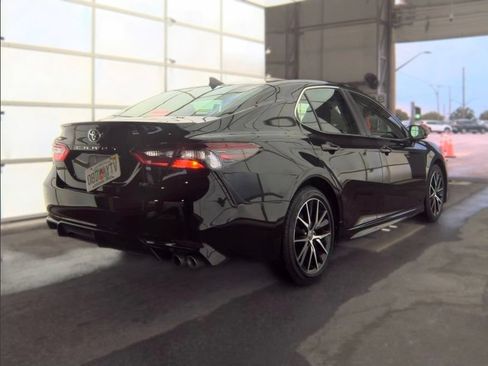 Used 2024 Toyota Camry SE FWD image 3