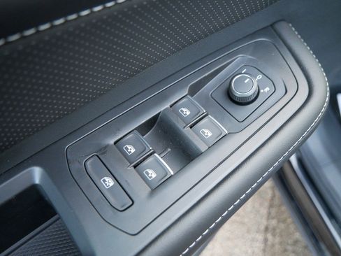 New 2026 Volkswagen Atlas Cross Sport SE image 5