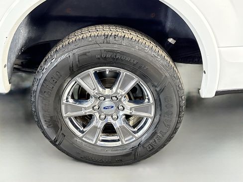Used 2015 Ford F150 Lariat w/ Equipment Group 502A Luxury AWD/4WD image 37