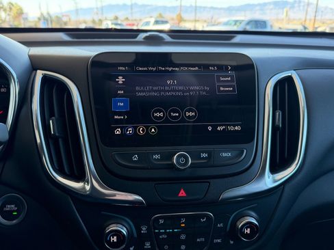 Used 2019 Chevrolet Equinox LT w/ Sun & Navigation Package image 10