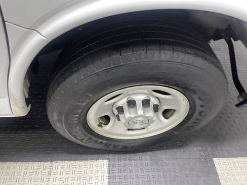 Used 2015 Chevrolet Express 2500 image 19