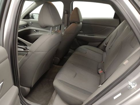 Used 2024 Hyundai Elantra SE FWD image 18