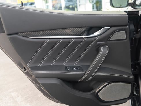 Used 2022 Maserati Ghibli Trofeo image 27